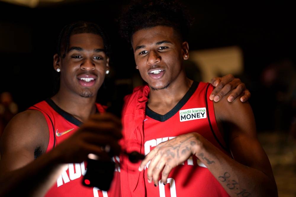 独行侠对阵马刺的揭幕战首发阵容-爱游戏