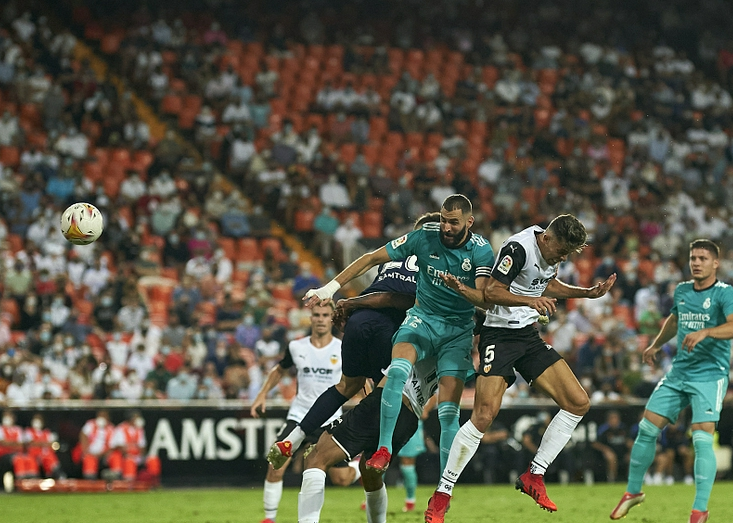 清晨瓦伦西亚备战欧联；刷新队史纪录细节曝光；震撼外界；身体对抗强度拉满(瓦伦西亚顶级边后卫)-爱游戏