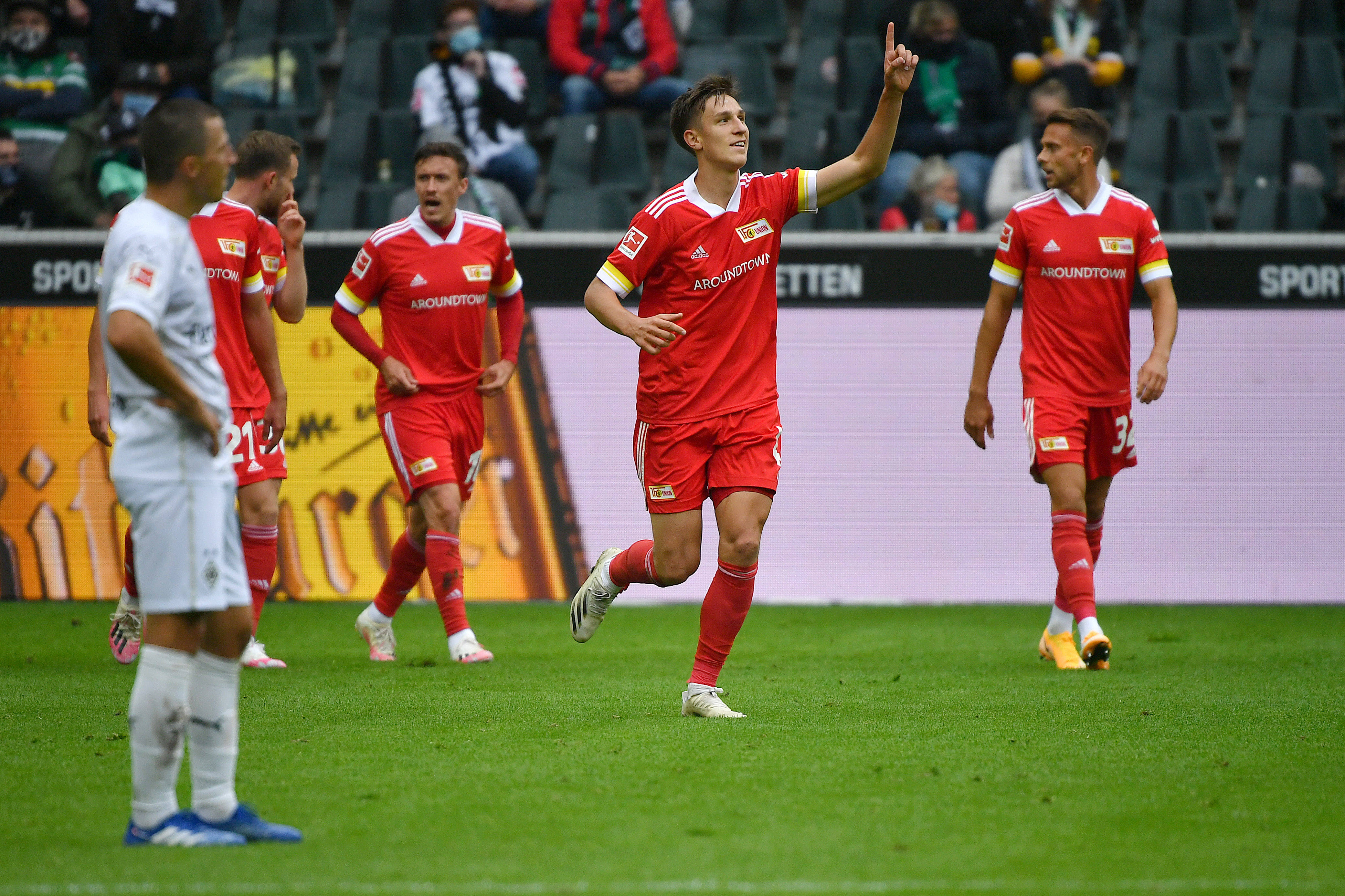 门兴格拉德巴赫发布备战花絮,转会期临场应变,欧冠任务艰巨,纪律约束更严格的简单介绍-AYX SPORTS